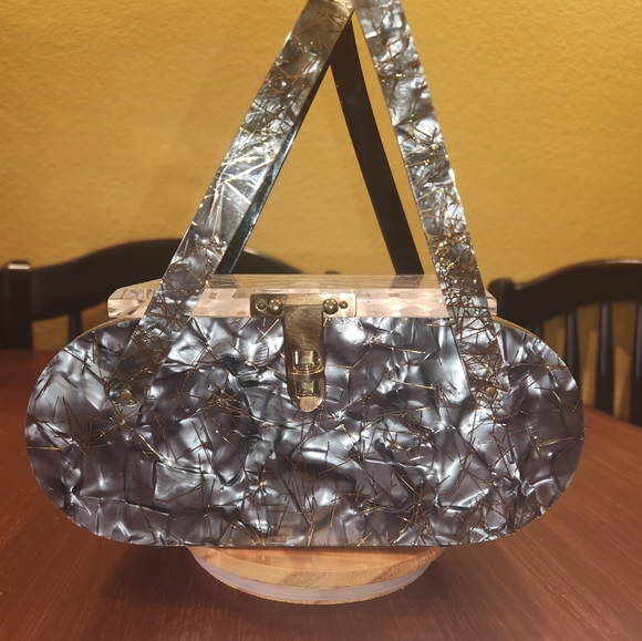 Vintage 1950s Lucite Confetti Bag carved panel top and hand strap - Picture 2 of 10